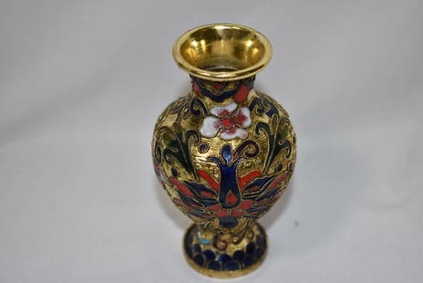 A Chinese Cloisonne Vase: 4 1/4" tall