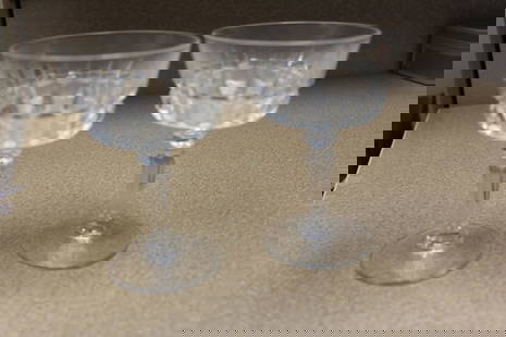 Set of 2 Glass Goblets: 5 1/2" tall