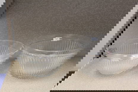 Lot of 2 Clear Bowls: most likely Pyrex, but unmarked - largest diameter= 7 3/8"