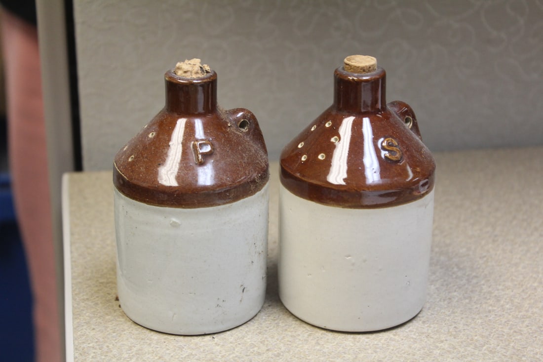 Pair of Stoneware Salt and Pepper Shakers: 4 3/8" tall each