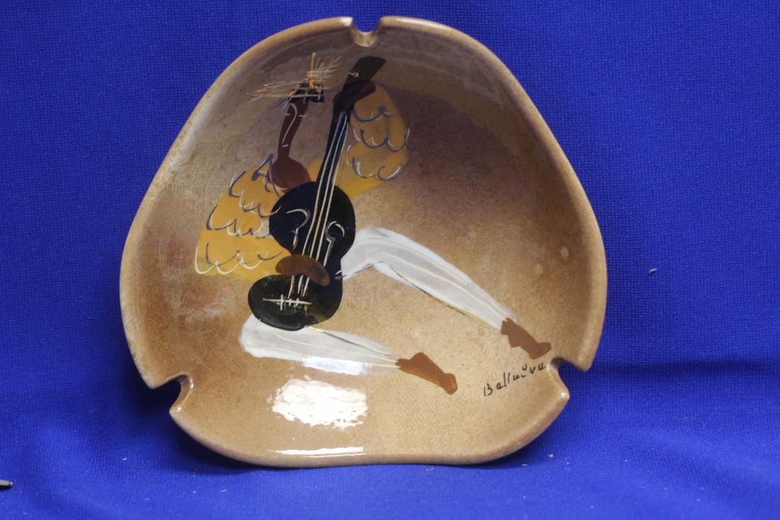 A Retro Marc Bellaire Pottery Ashtray: 1950's - mid century modern - signed - 6 3/8" in diameter