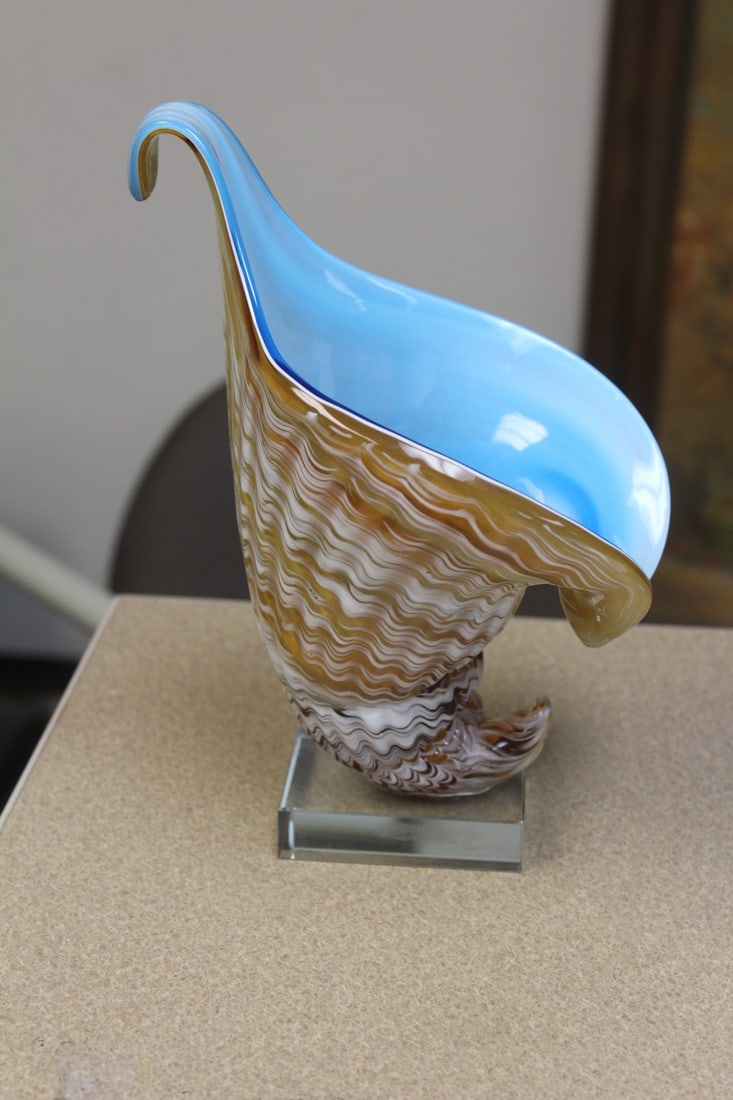 Art Glass Counch Shell on Stand: 9" tall