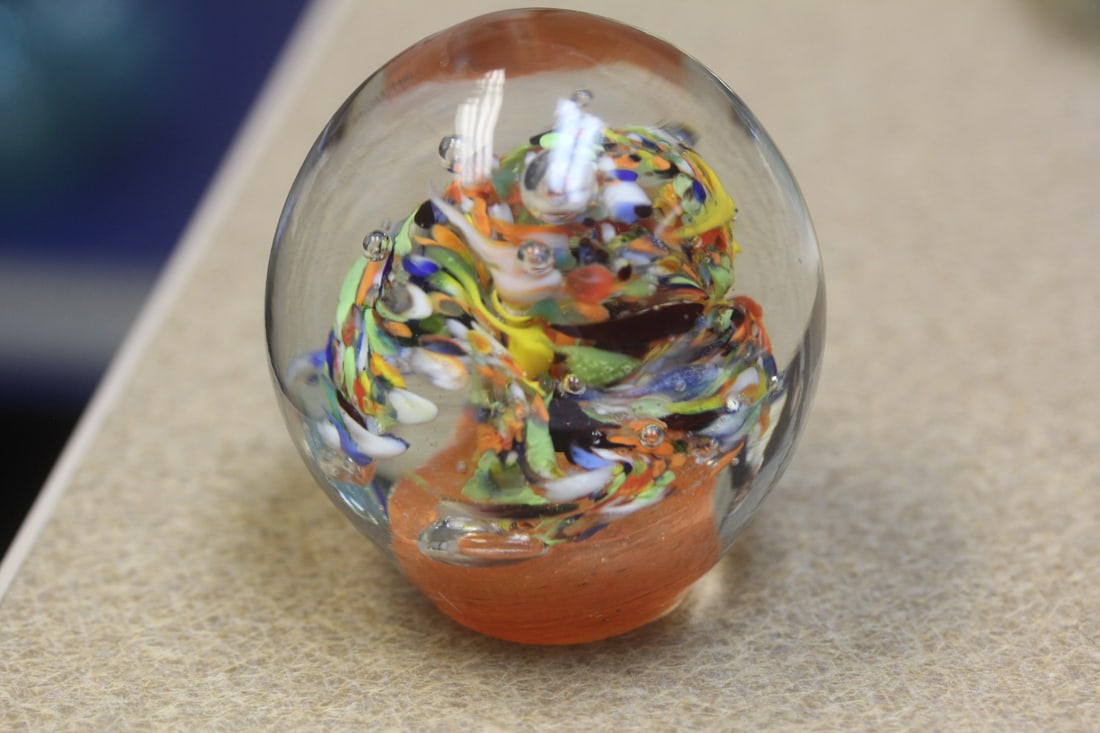 Artglass Paperweight: 3 1/4" tall