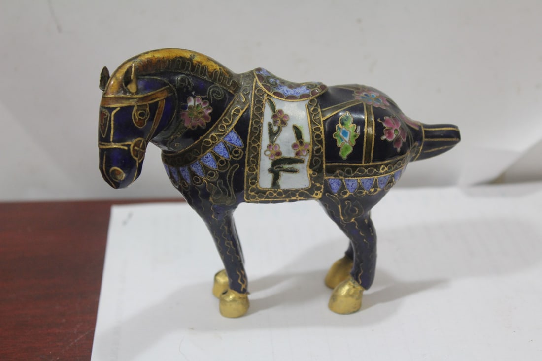 A Chinese Cloisonne Horse: 5" across