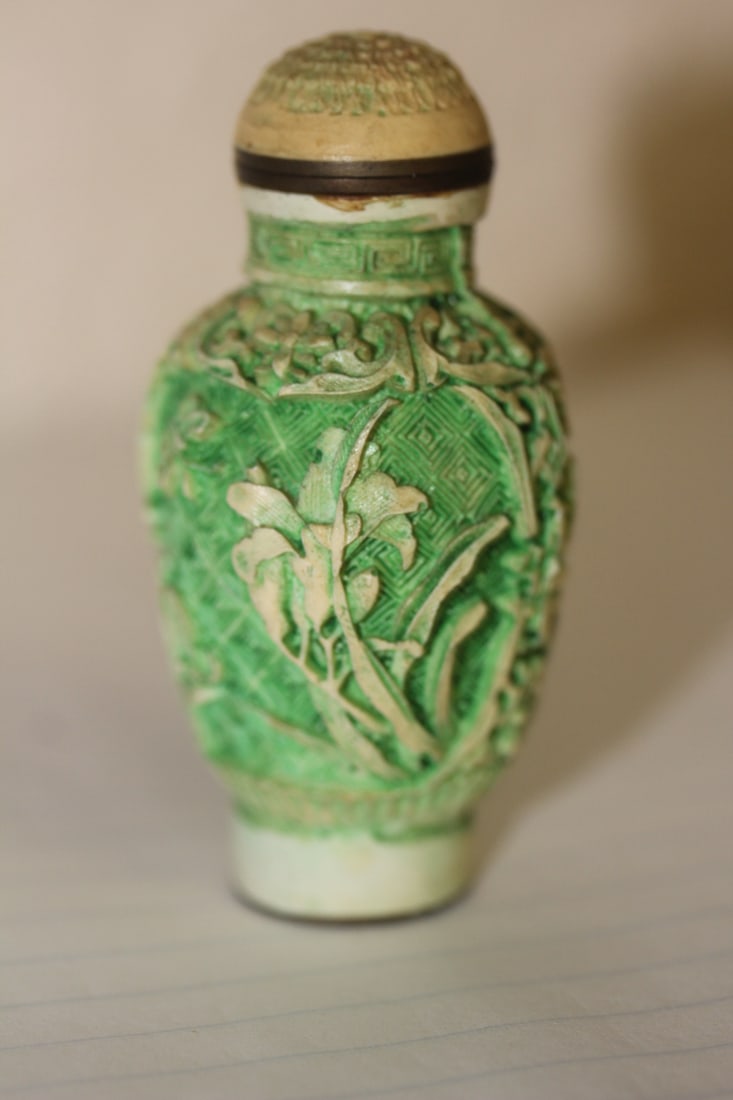Chinese Snuff Bottle: antique /vintage - signed - 2 1/2" tall