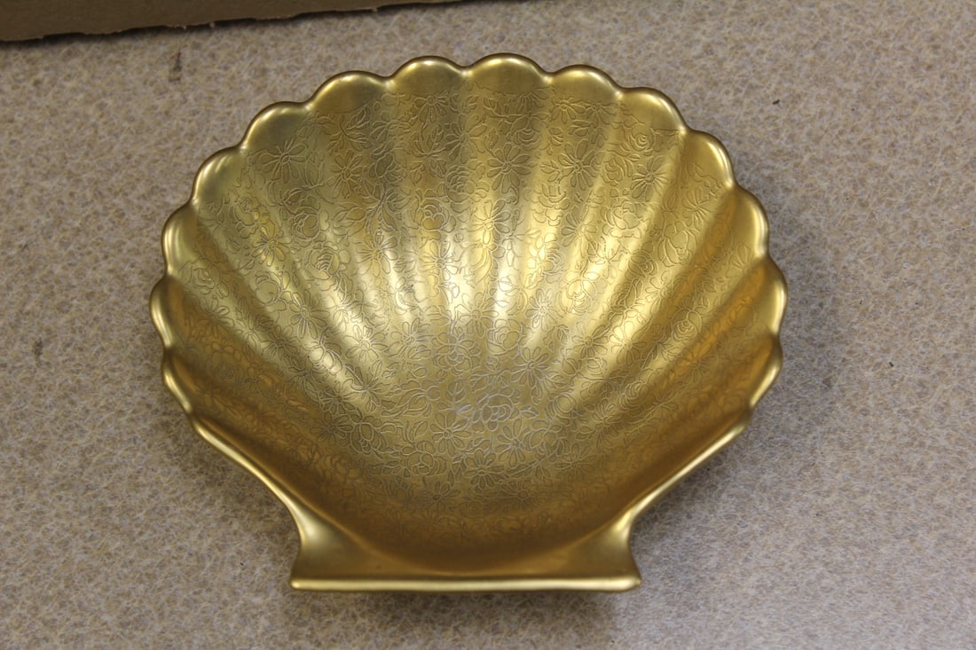 Pickard China Gold Plated Shell Plate: 5 1/8" across