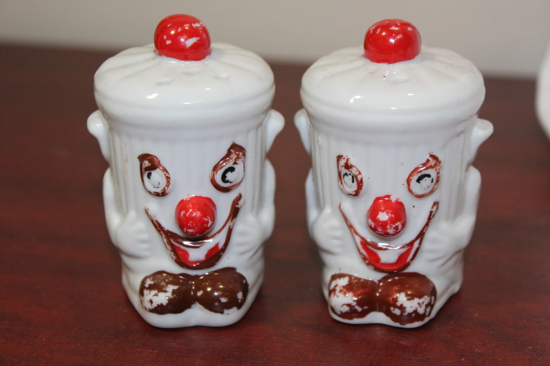A Pair of Ceramic Clown Salt and Pepper Shakers: 2 3/8" tall - vintage