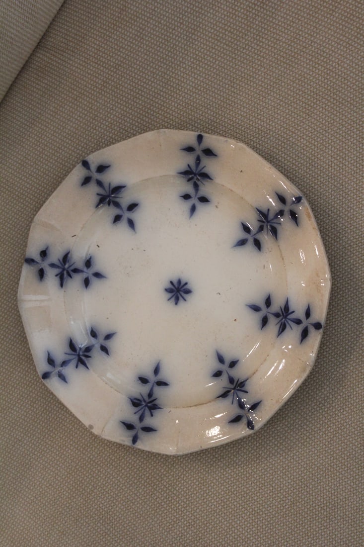 Antique Flow Blue Plate: 18th/19th century - 9 1/4" in diameter
