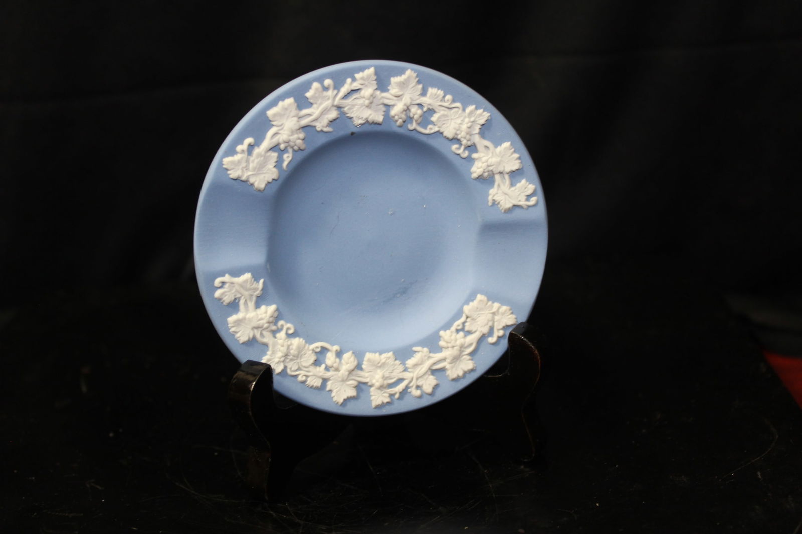 A Wedgwood Jasperware Personal Ashtray: 3 3/4" in diameter