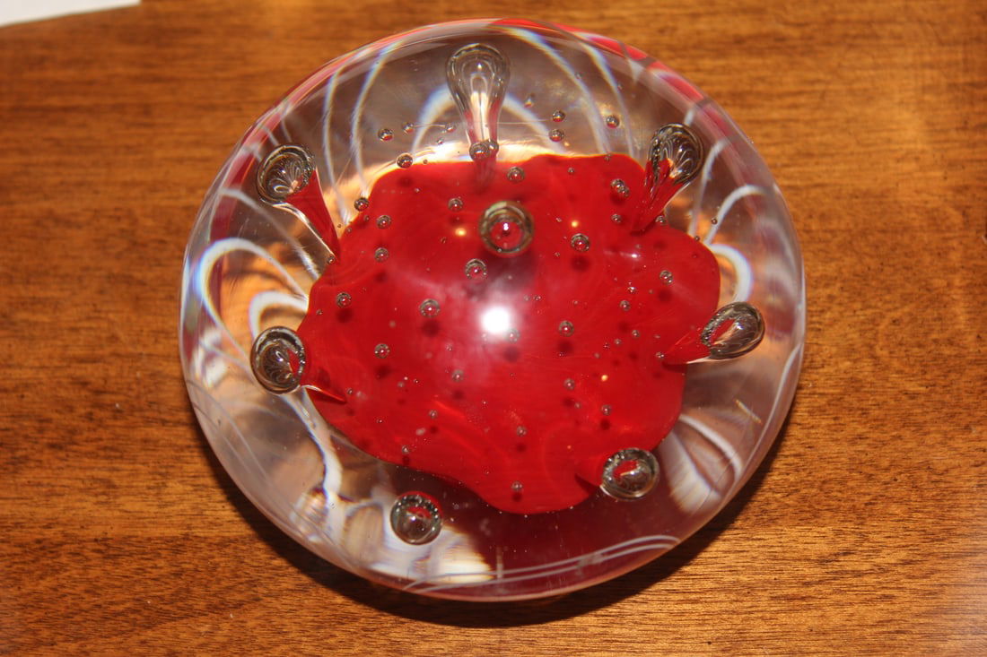 Large Art Glass Paperweight: 4" in diameter