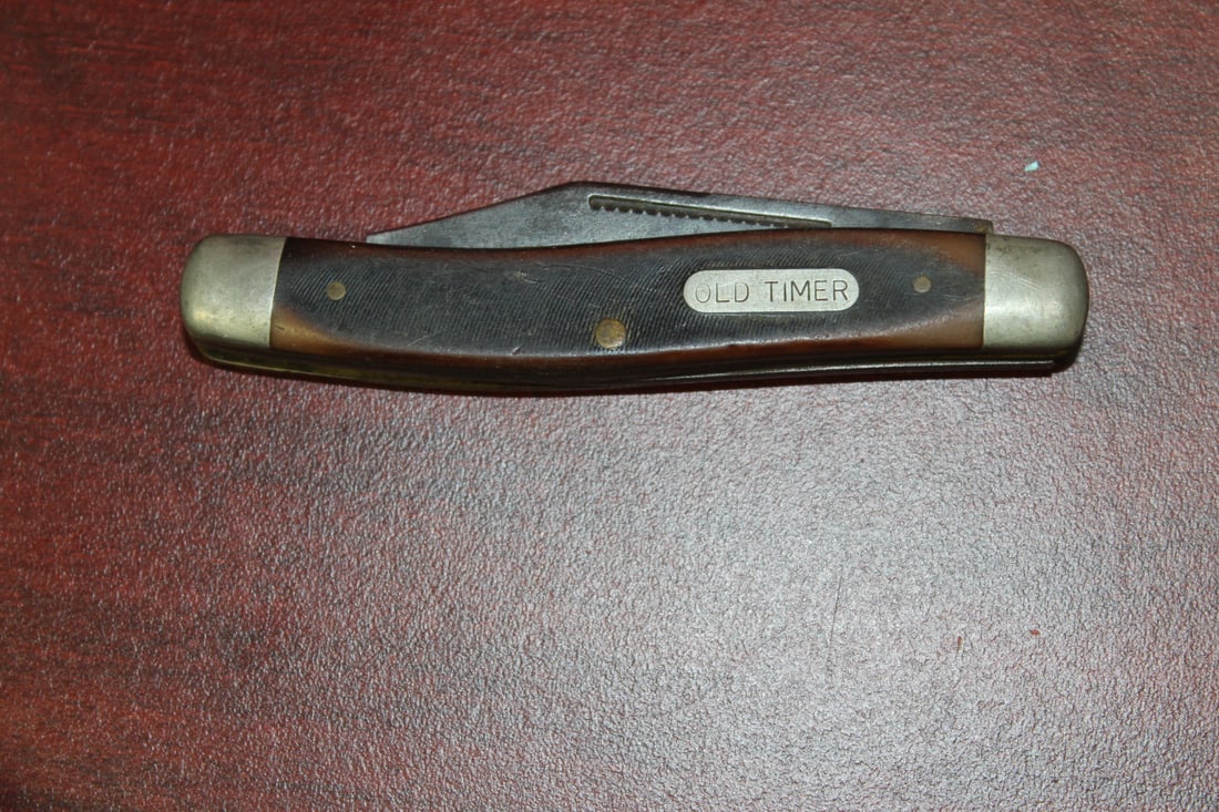 An Old Timer Pocket Knife: worn - 4" long