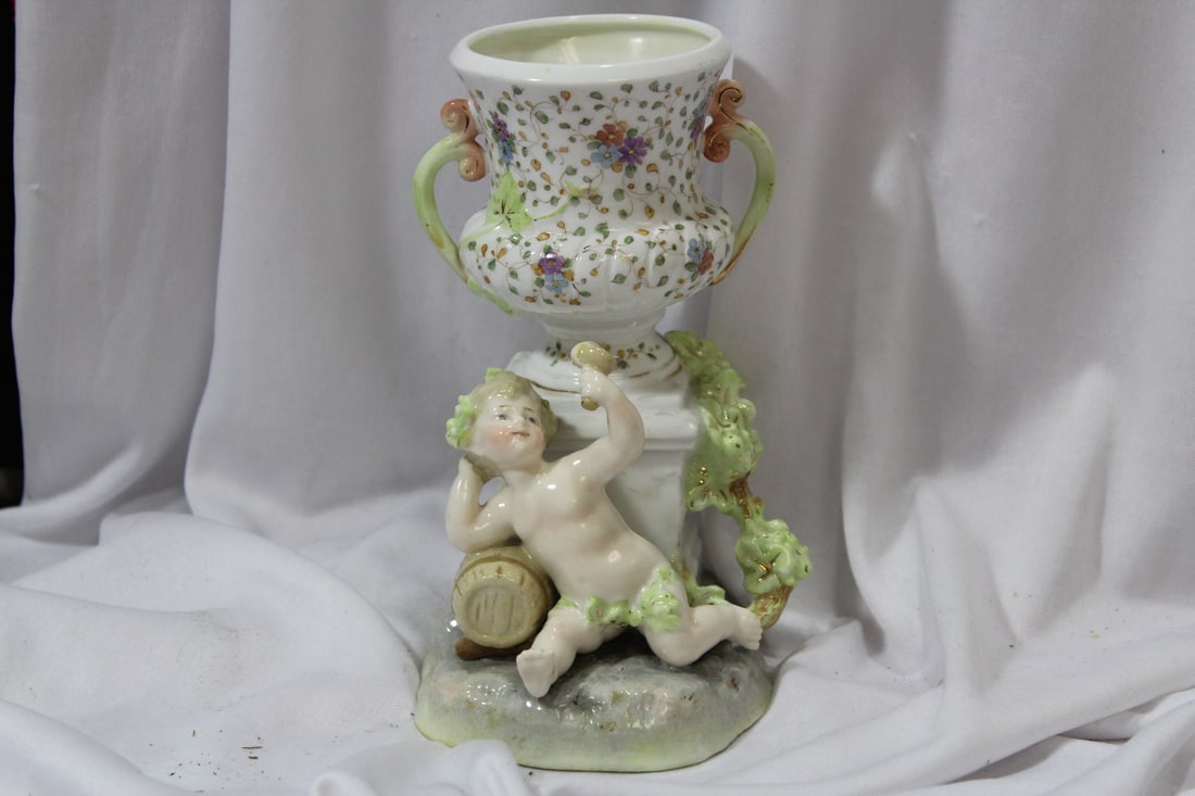 A Possibly Capodimonte Urn: 6" tall