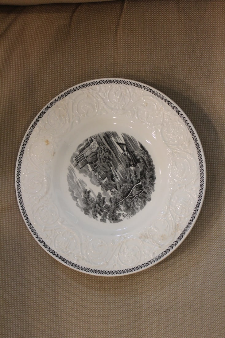 Wedgwood Torbay Scenic Dinner Plate: 10 5/8" in diameter