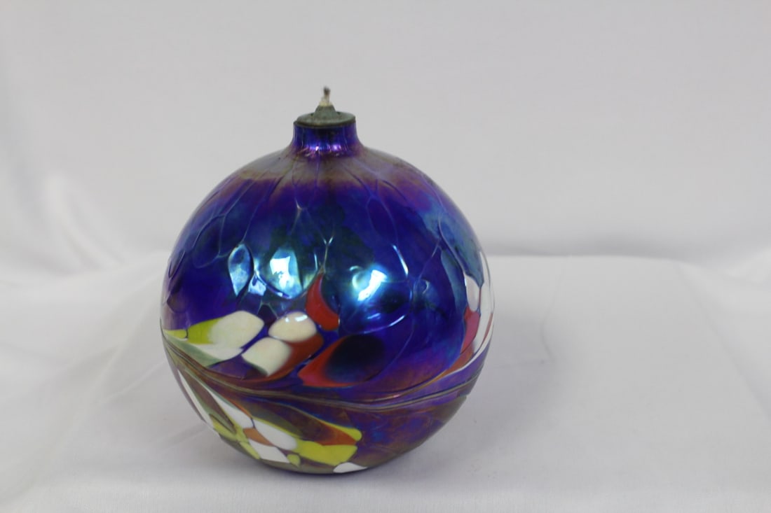 Art Glass Oil Lamp: 5 1/4" tall