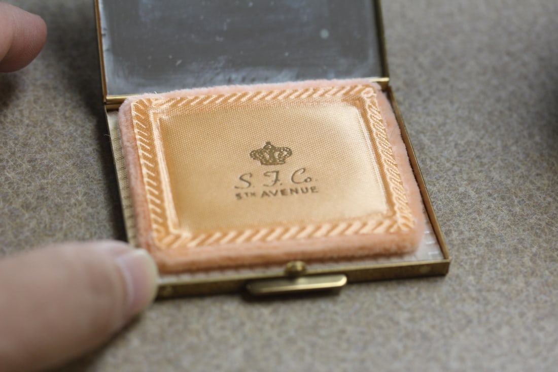 Sacs 5th Avenue Compact: as shown