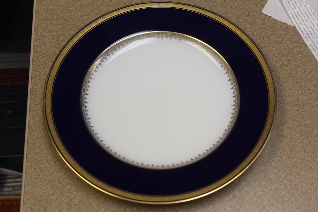 Ernst Whaliss Pirkenhammer Dinner Plate: 9 1/2" in diameter