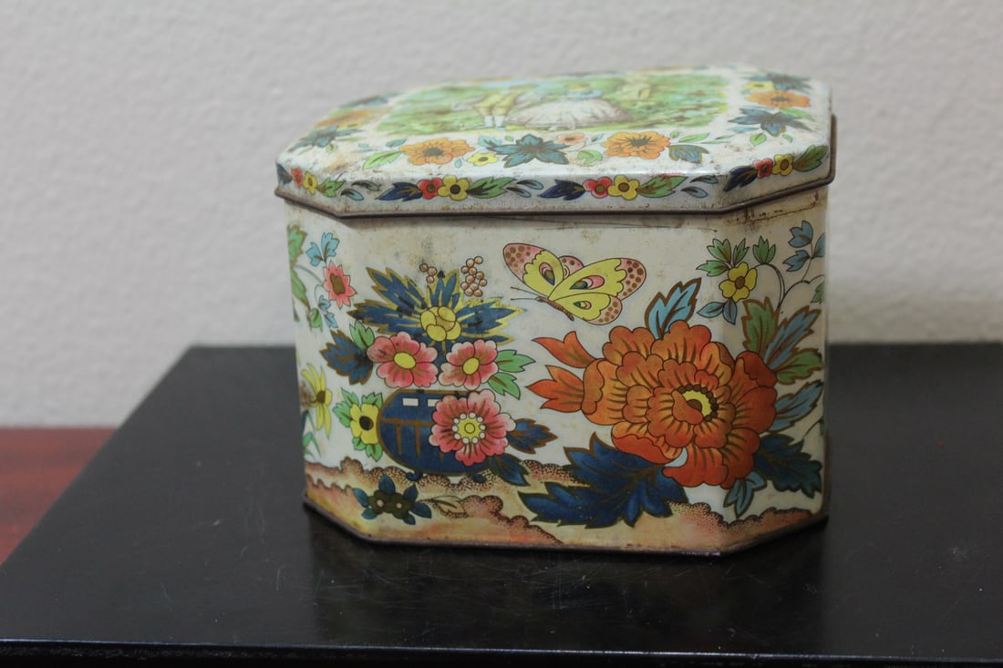 Lot of 18 Matchbox Cars: all inside a tin can