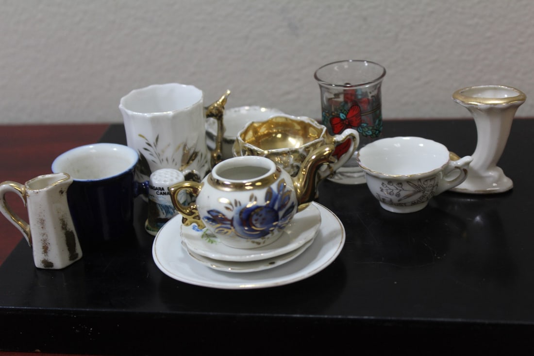 A Lot of 13 Miniatures: as shown