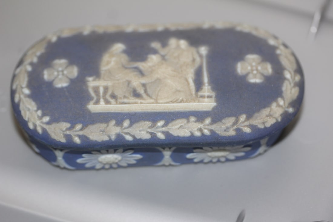 Wedgwood Trinket Box: made in England - lid possibly a replacement - 3 3/4" across