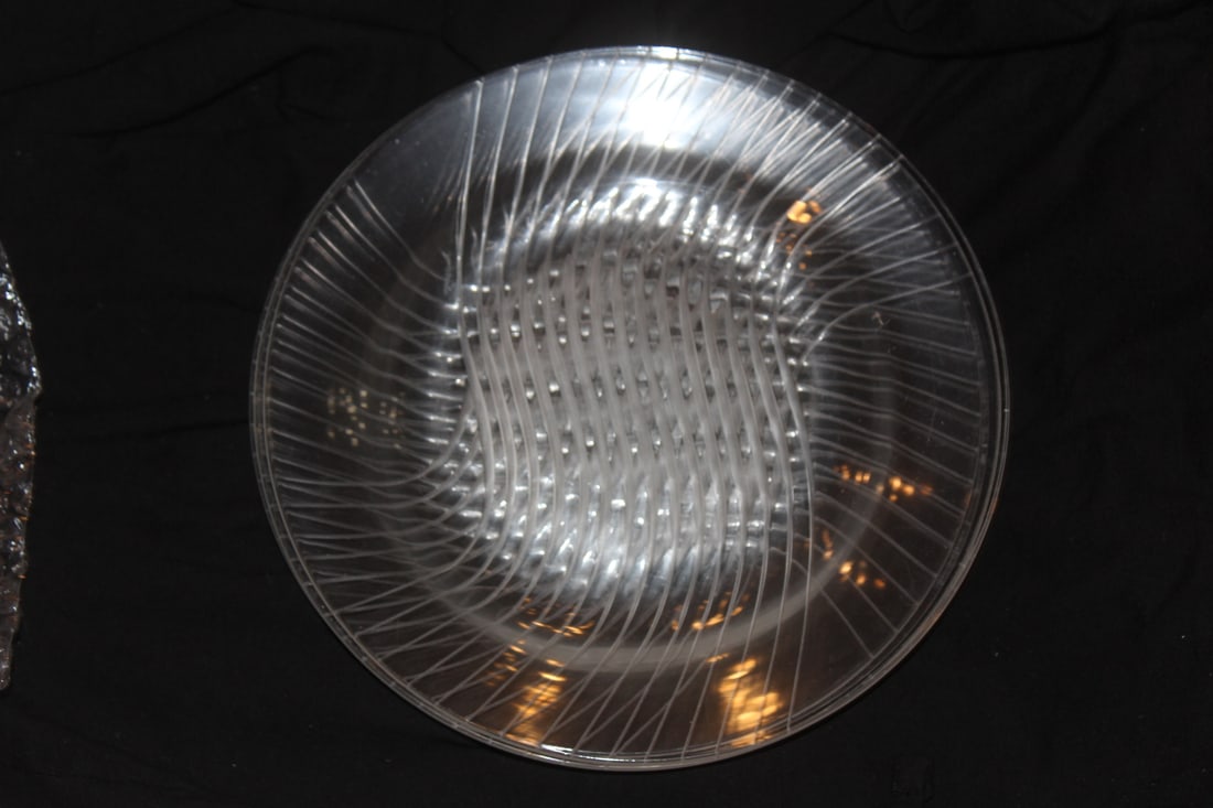 Set of 4 Lalique Crystal Dinner Plates: signed Lalique , made in France - 8 1/2" in diameter each