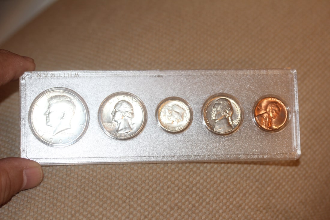 1964 US Mint Set: 90% silver - inside a Whitman case
