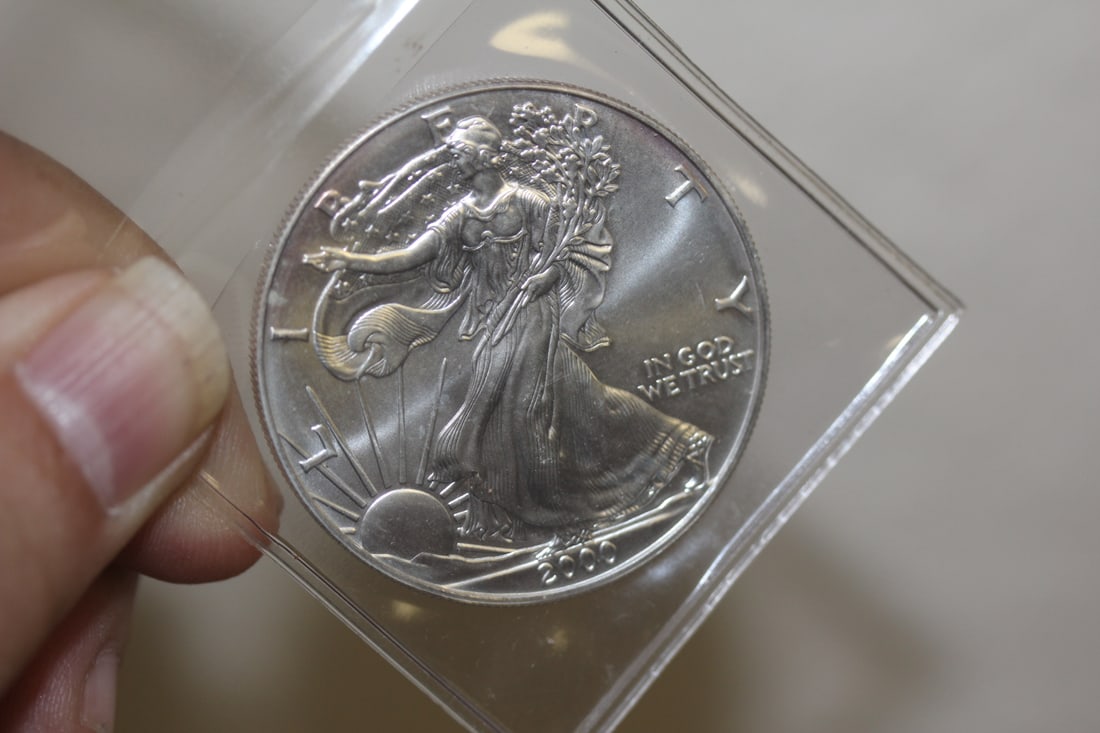 2000 Silver Walking Liberty Round: .999 fine silver Walking Liberty - one troy ounce silver round