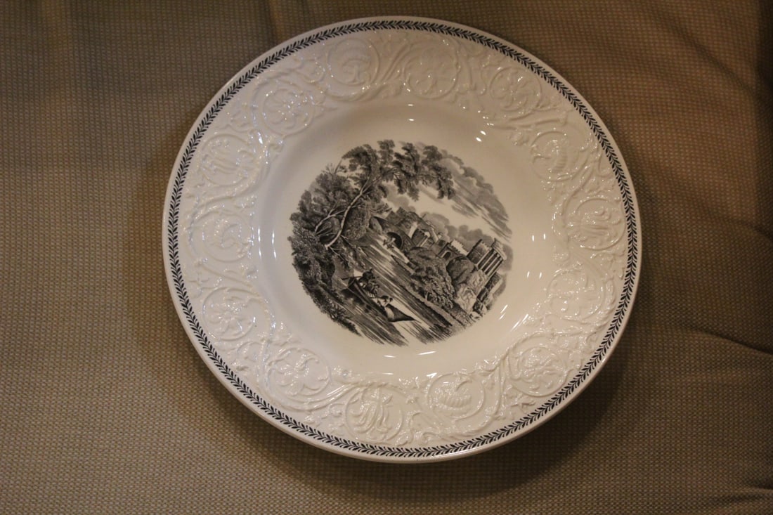 Wedgwood Torbay Scenic Dinner Plate: 10 5/8" in diameter