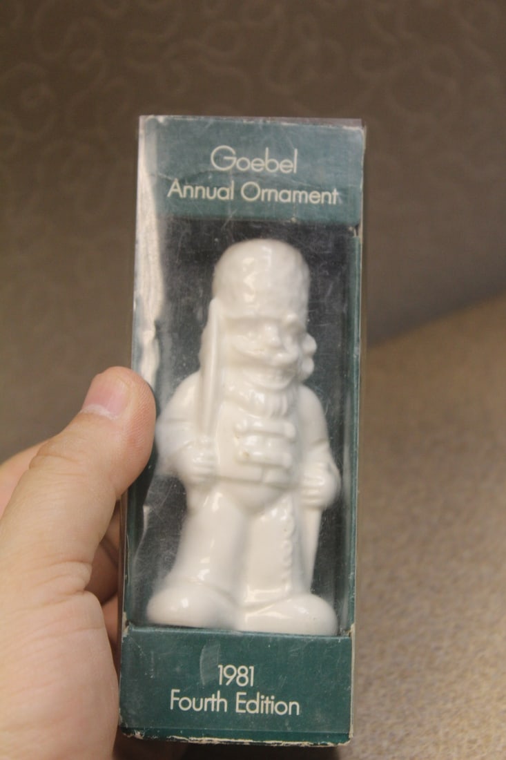 Goebel annual ornament (boxed): as shown