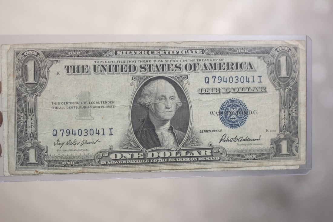 Lot of 2 1935 Blue Seal One Dollar Note: as shown