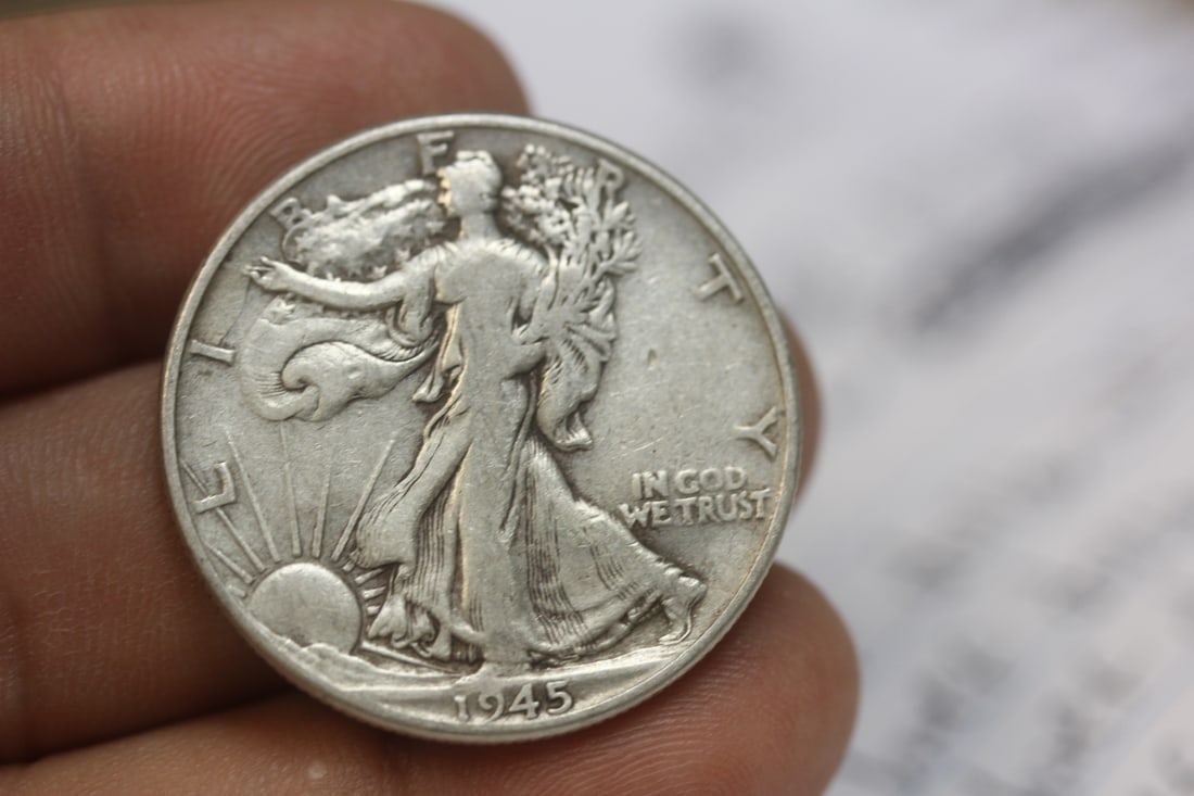 1945 Walking Liberty Silver Half Dollar: 90% silver