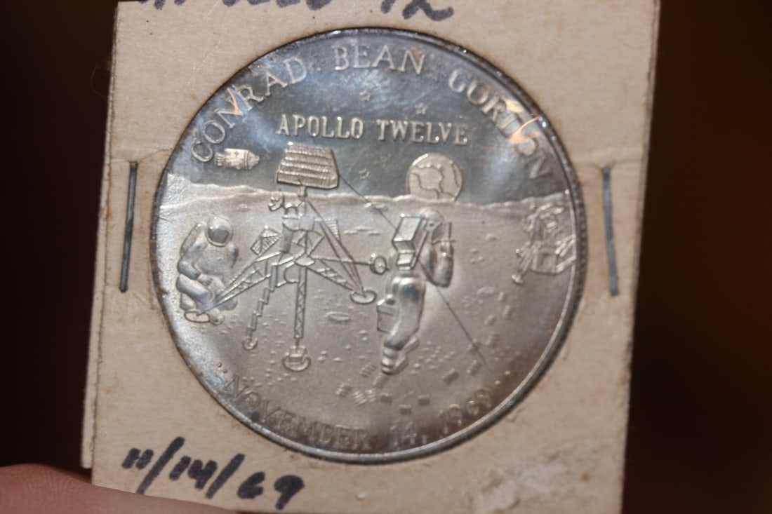 Apollo 12 Commemorative Coin: as shown on photos