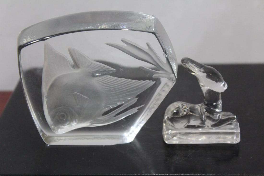 Lot of 2 Glass Articles: longer= 4 inches - please note: both have flaw - one small chip on the fish, and one internal crack with the fawn