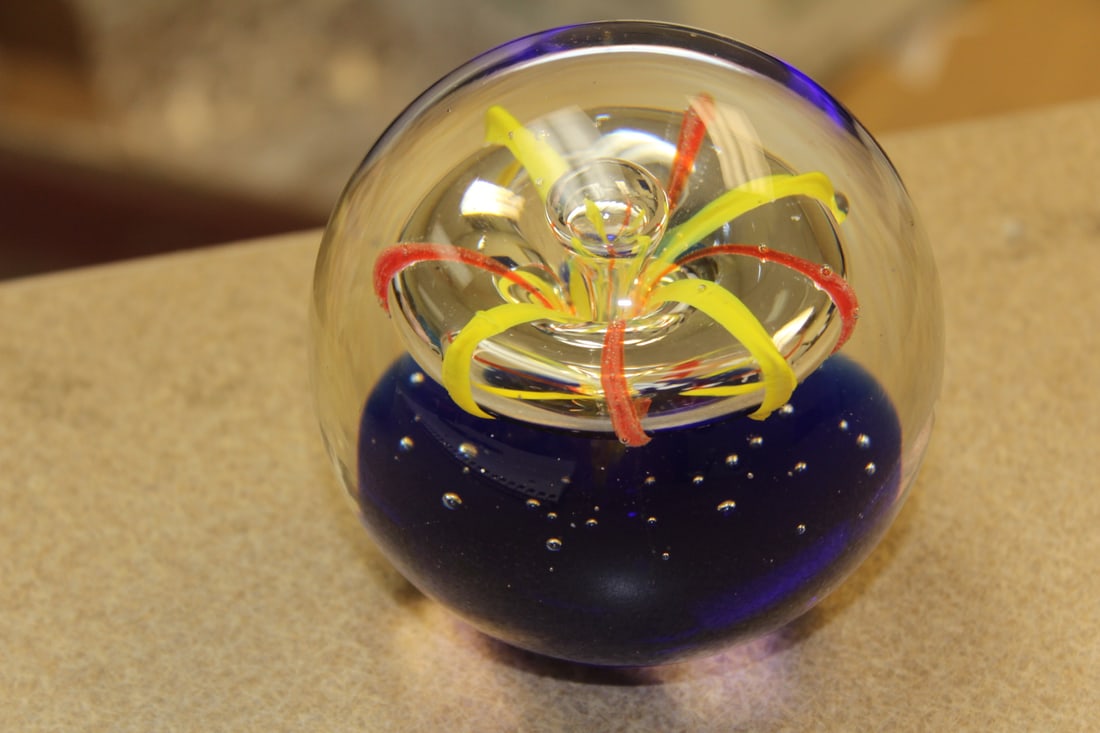 Large Artglass Paperweight: 3 1/4" in diameter