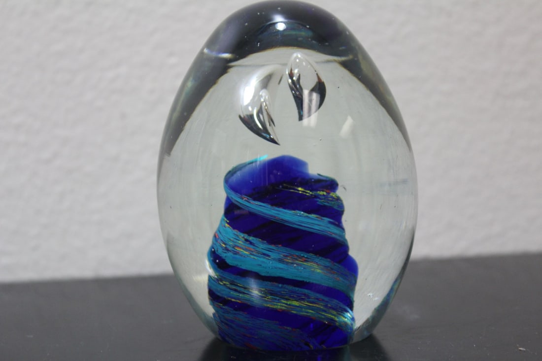 An Art Glass Paperweight: 4 1/2" tall