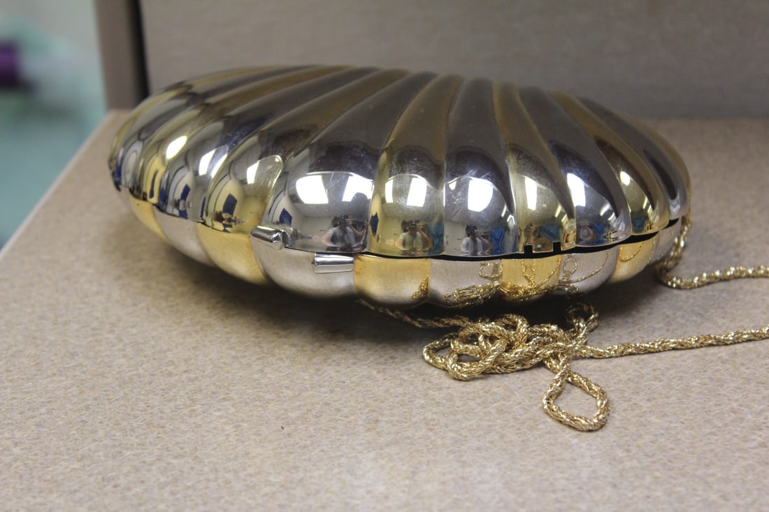 Vintage Lord and Taylor Hardshell Purse: 7 1/8" across