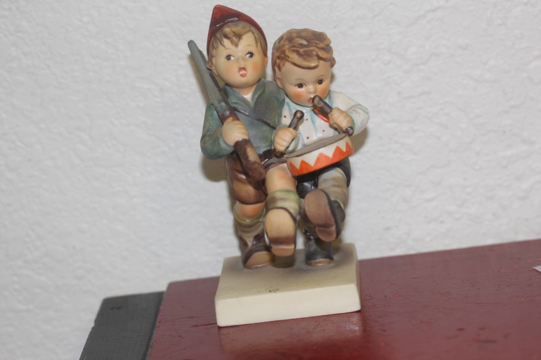 Hummel Figurine (1 of 8)