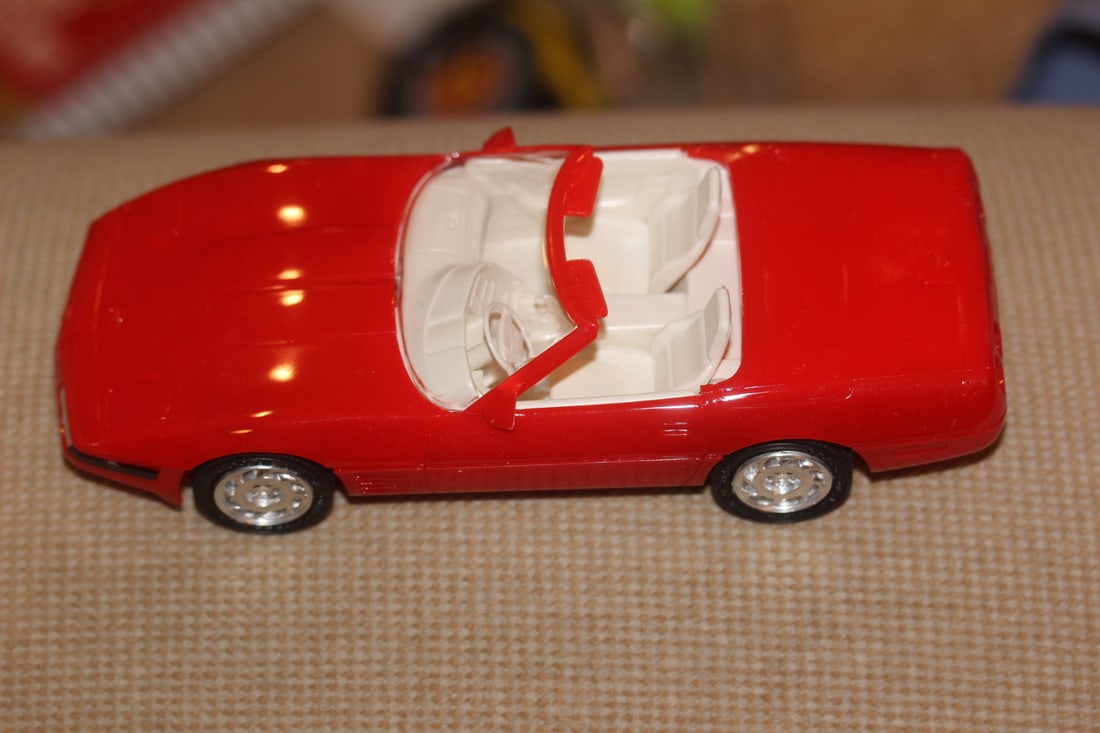 1992 ERTL Corvette Convertible Model: plastic model - AMT ERTL - 7 1/4" across - boxed