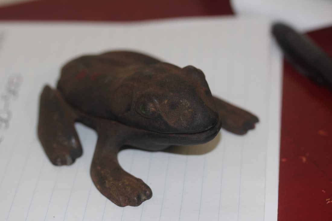 Vintage Wilton Cast Iron Frog Trinket Box: 3 3/4" across