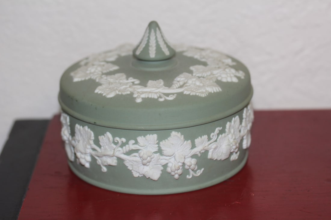 Wedgwood Jasperware Box: please note: chip as shown, but not noticeable when lid is on - 4 1/2" in diameter