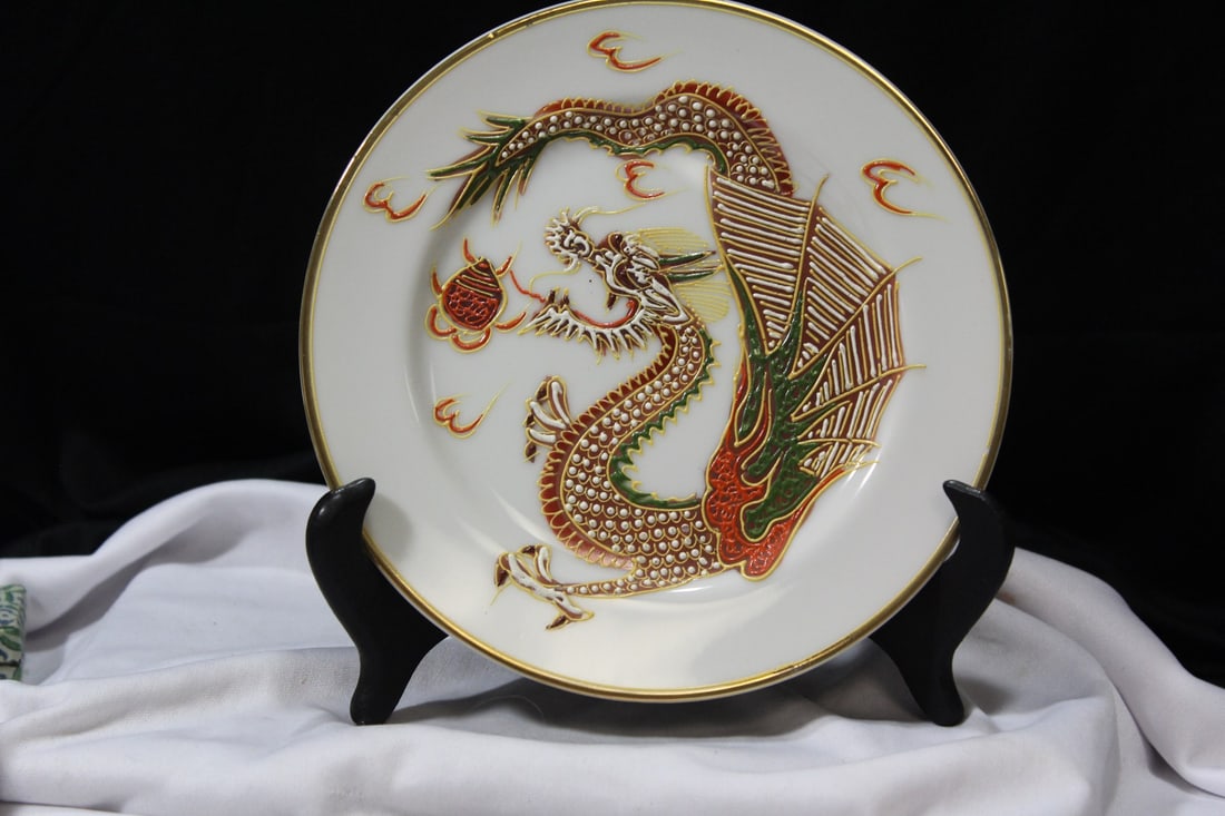 A Suisei China Dragon Plate: Made in Occupied Japan - 7 1/4" in diameter