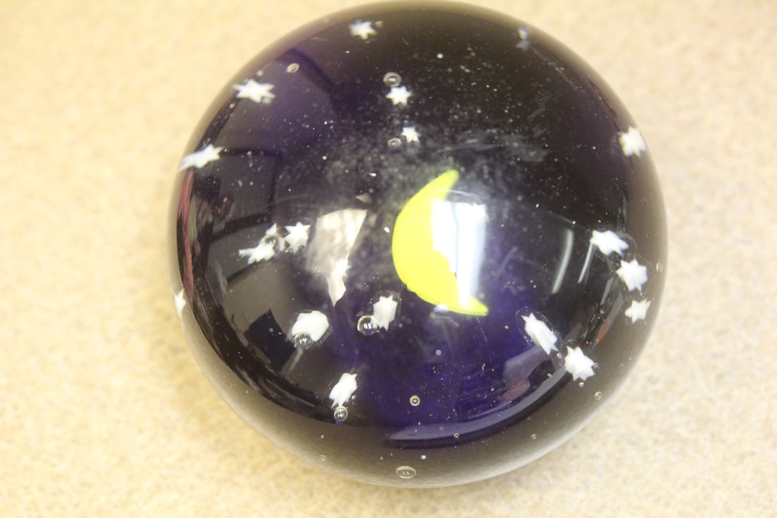 Artglass Paperweight: 3 5/8" wide