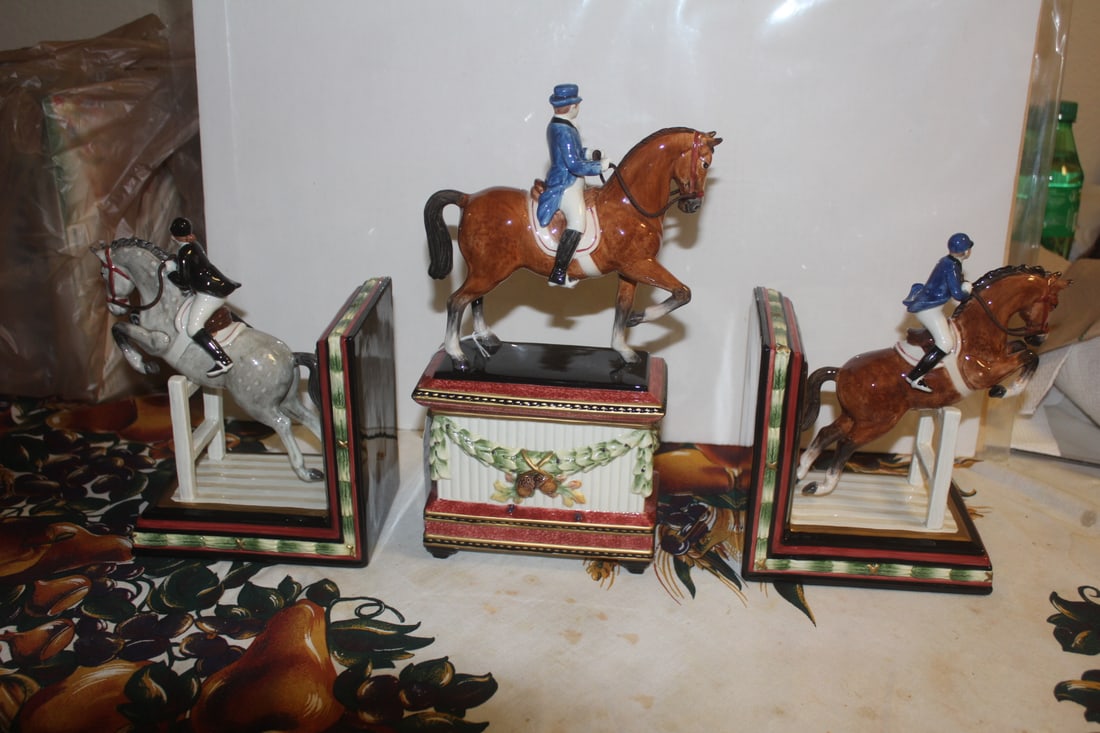 Fritz and Floyd Equestrian Set: 3 piece bookend and clock set - very rare - tallest= 11 7/8" - please note: needs battery