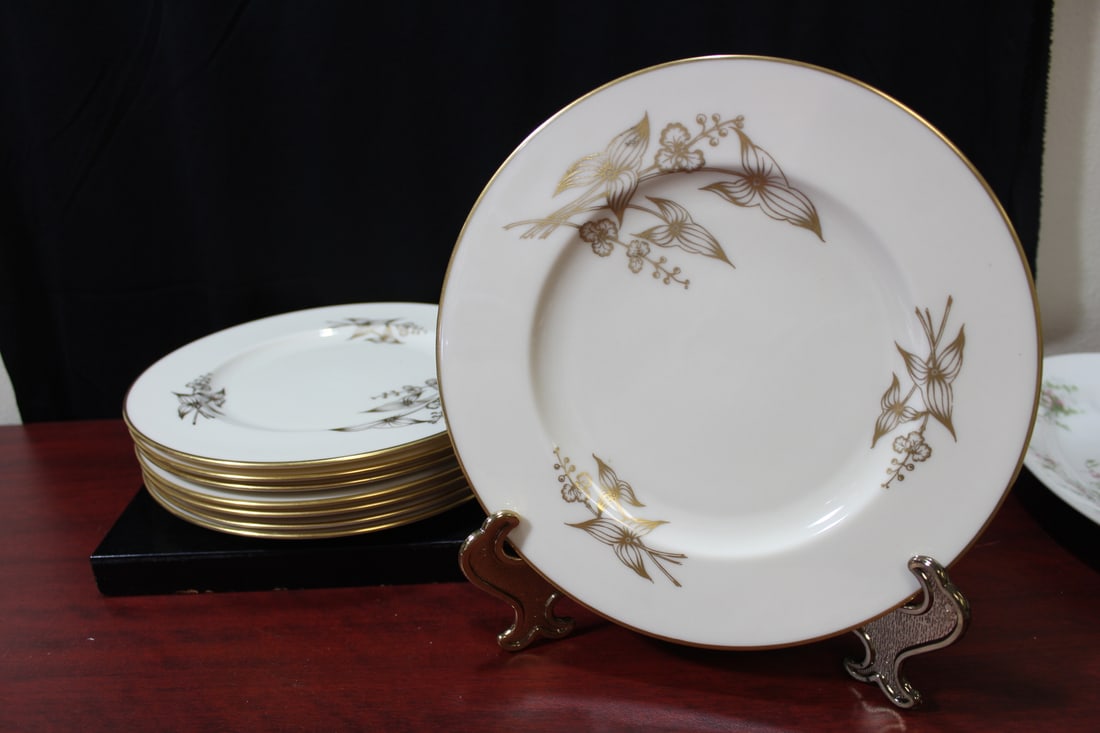 Set of 8 Lenox Plates: 9 1/8" in diameter