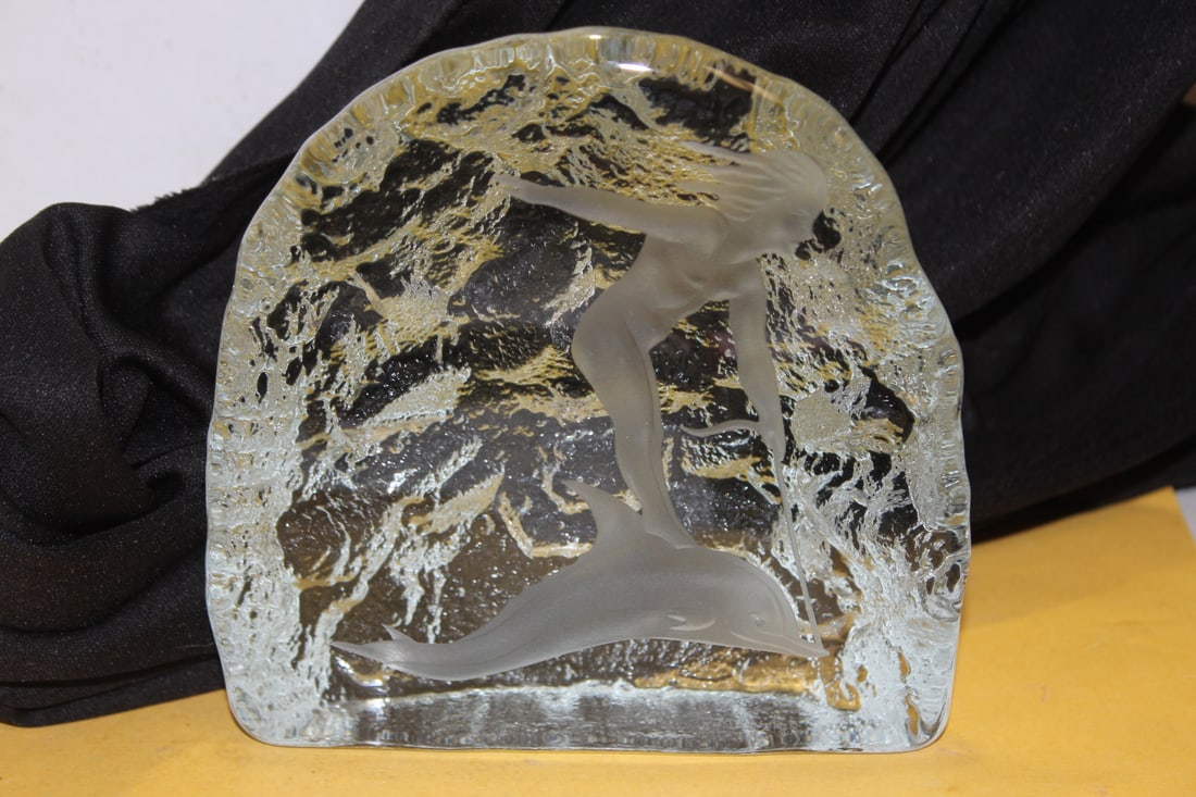 A Signed RM Yates Glass Paperweight: 5 3/8" tall