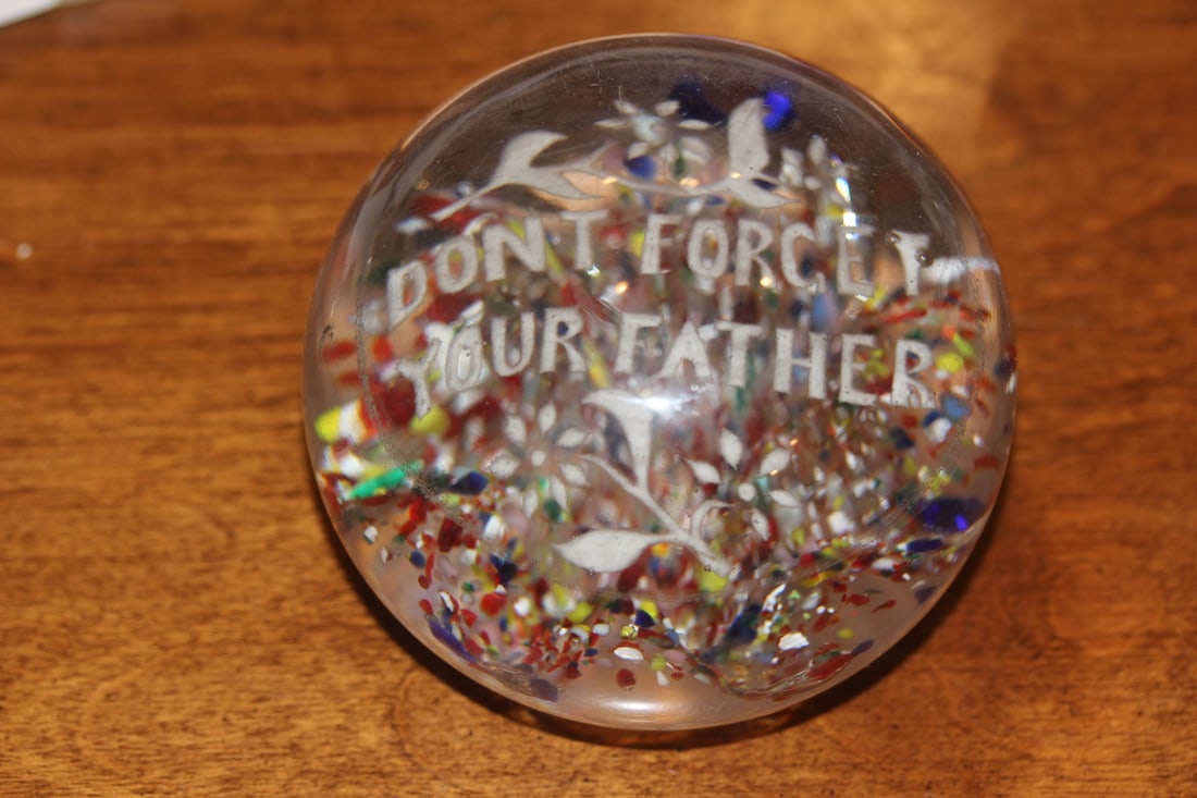 Art Glass Paperweight: 3 1/2"in diameter
