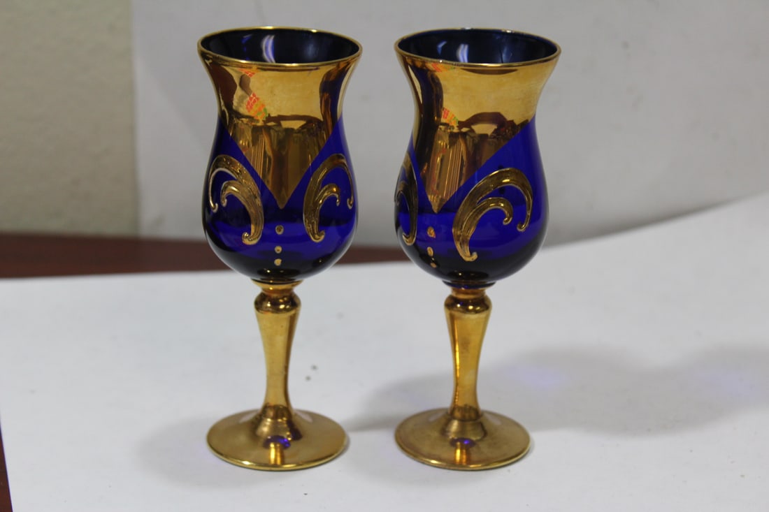 A Pair of Gold Guilted Bohemian Small Glass Cups (1 of 5)