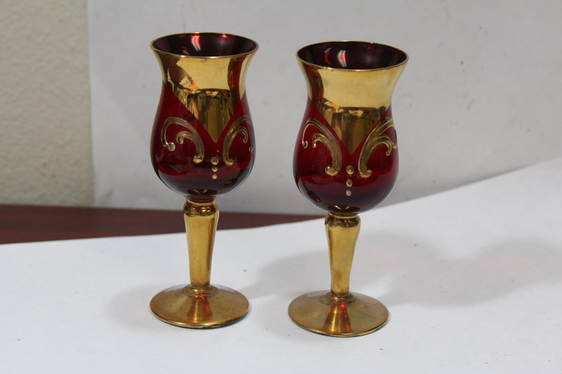 A Pair of Gold Guilted Bohemian Small Glass Cups (1 of 5)
