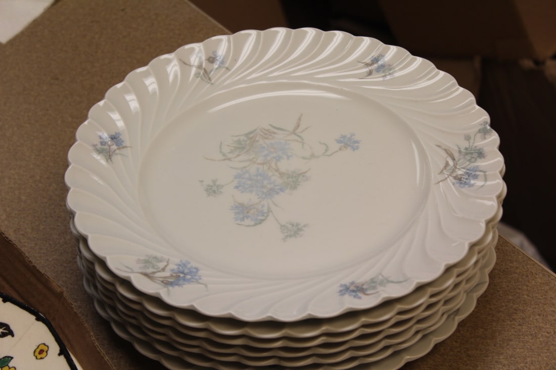 Set of 7 Limoges Bergere Dinner Plates: please note: worn - 10 3/8" in diameter