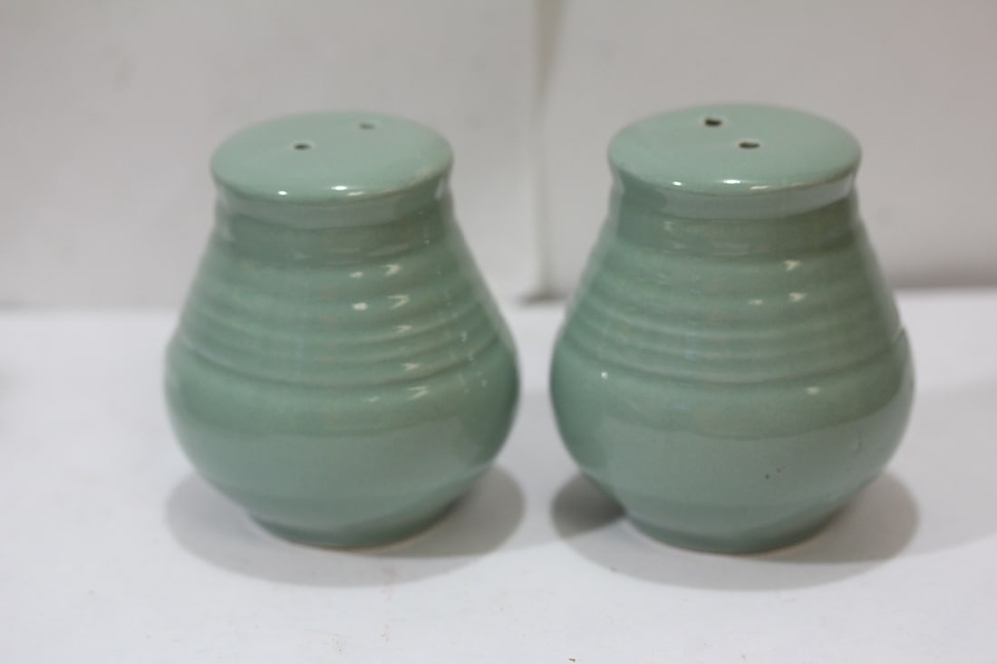A Pair of Celadon Salt and Pepper Shakers: Asian? Motif - 3" tall