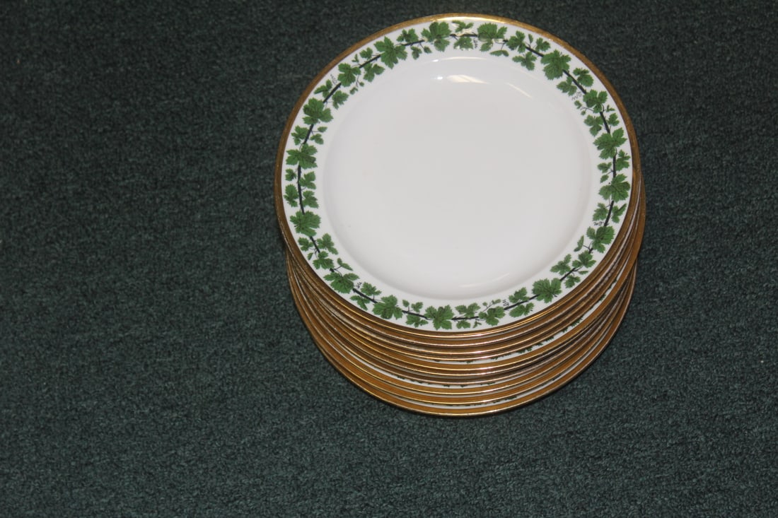 Set of 10 Meissen Dinner Plates: Green Ivy Leaf dinner plates - 9 3/8" in diameter